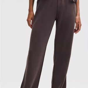 Lululemon Softstreme size 2 color Sequoia